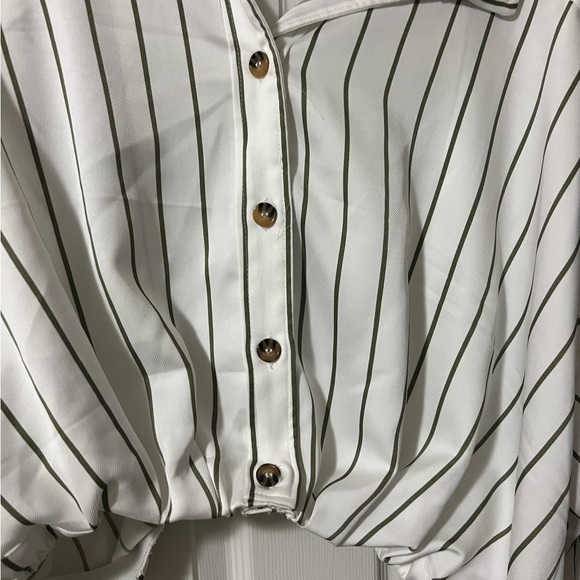 Midriff  Blouse - Picture 6 of 6